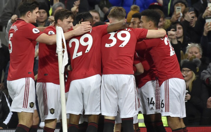 United zavŕšil výhrou v mestskom derby skvelý týždeň, duel poznačil rasizmus 