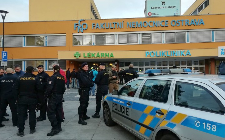Ďalší postrelený bol prepustený z nemocnice v Ostrave, na účte je už 1,4 mil. Kč