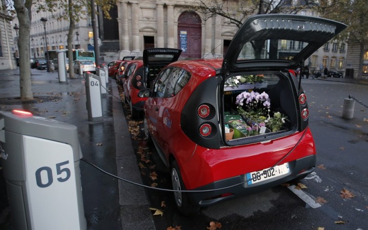 Dotácie na nákup elektromobilov už nemali problémy, minuli sa za štyri minúty