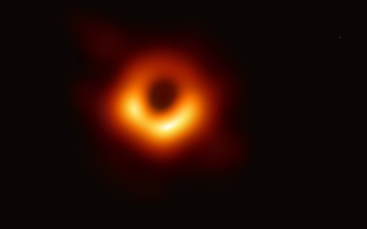 Vedecká udalosť roka? Fotografia čiernej diery