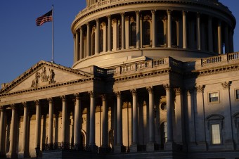 Senát začal diskusiu v rámci impeachmentu voči Trumpovi
