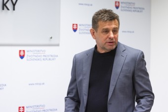 Minister Sólymos podáva pre incident v reštaurácii demisiu