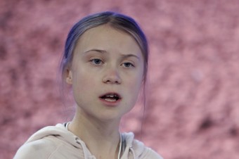 Americký minister financií radí švédskej aktivistke najskôr vyštudovať ekonómiu