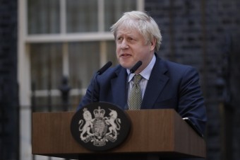 Britský premiér podpísal dohodu o brexite