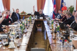 Upratovanie sudcov po Threeme pokračuje