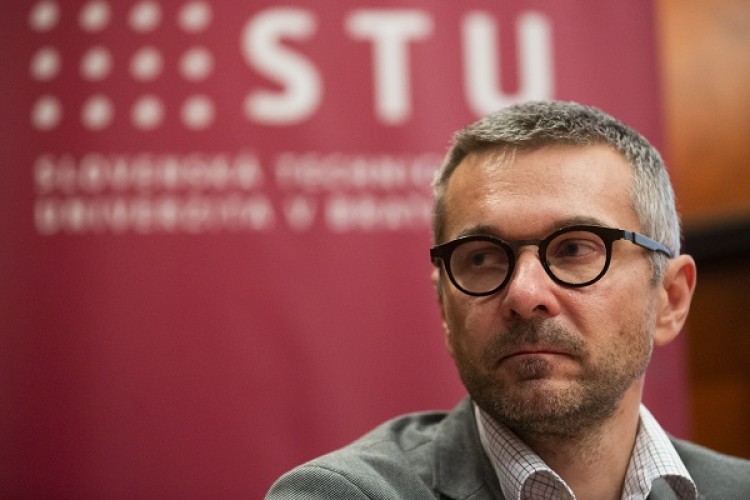Mocenský boj na FIIT STU pokračuje