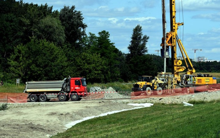 Konzorcium musí preukázať, že problematický násyp na D4 je v poriadku