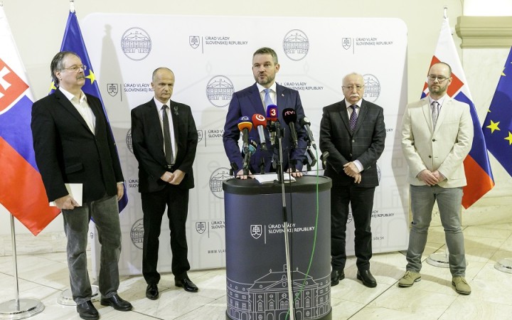 Lekárske fakulty majú prijať viac študentov