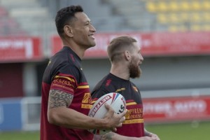 Israel Folau získal zmluvu v európskom rugbyovom klube, Briti sa búria