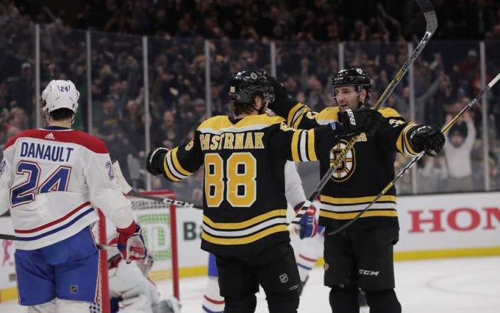 Chicago prehralo vo Vancouveri 0:3, Boston zdolal Montreal 4:1
