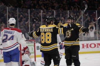 Chicago prehralo vo Vancouveri 0:3, Boston zdolal Montreal 4:1