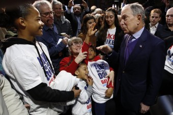 Na scénu amerických demokratov vstupuje miliardár Bloomberg