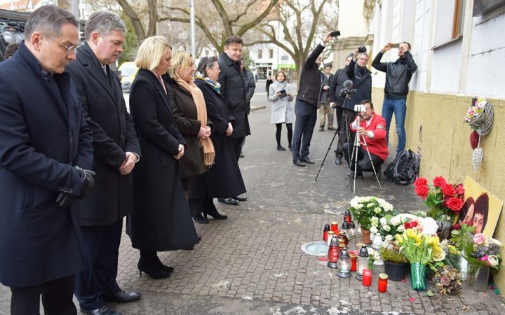 Pamiatku Jána Kuciaka a Martiny Kušnírovej si uctilo aj 15 veľvyslancov