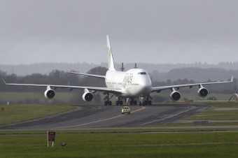 Lietadlo s 32 pasažiermi z lode Diamond Princess pristálo v Británii