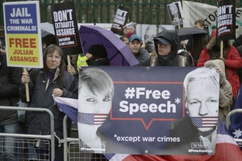 V Británii sa začalo súdne pojednávanie vo veci vydania Assangea do USA