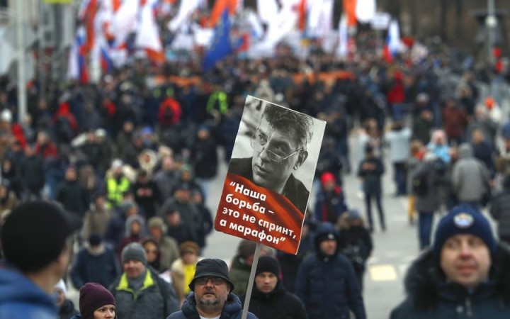 Tisíce ľudí si v Moskve pripomenuli výročie vraždy Borisa Nemcova