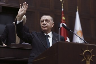 Erdogan nariadil, aby sa migrantom neumožňovalo preplavovať sa cez Egejské more