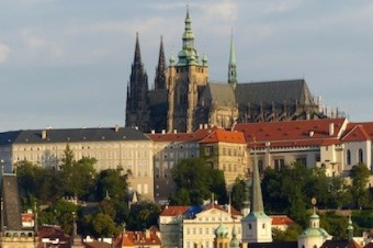 Českí kardináli v spore. Vlk kritizuje Duku pre reštitúcie