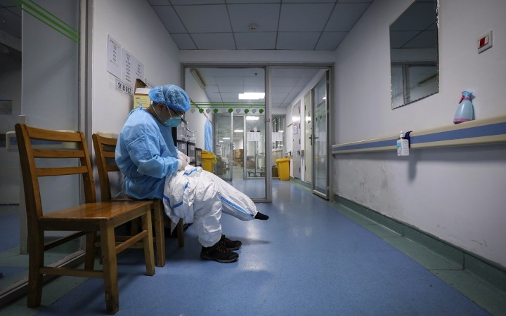 Nový koronavírus sa javí ako 10-krát nebezpečnejší než chrípka, tvrdia vedci