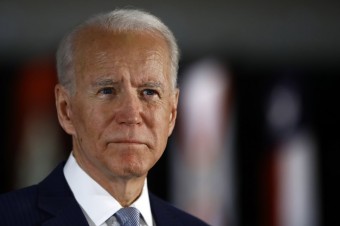 Zachráni demokratov vyčerpaný Biden?