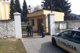 V ďalšom kostole bola napriek zákazu omša s veriacimi, prípad preveruje polícia