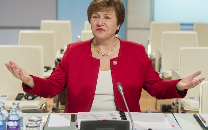 MMF: Svetovú ekonomiku čaká recesia, minimálne taká ako v roku 2009