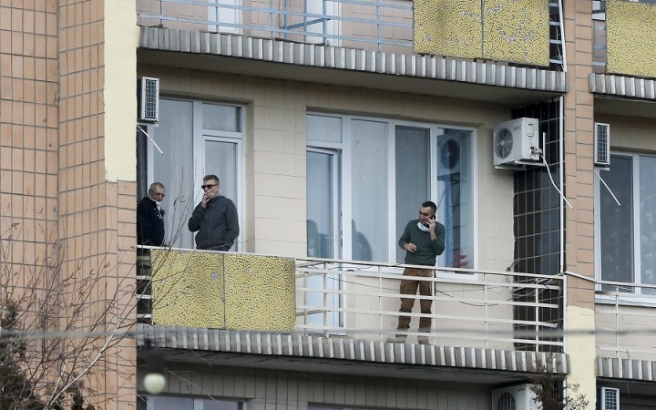 Francúz zabehol maratón na balkóne a vzdal tak hold zdravotníkom