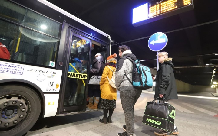 Pandémia koronavírusu zasiahla výrazne aj autobusových dopravcov
