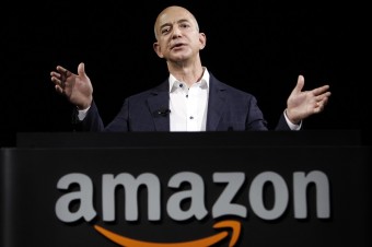 Najbohatším človekom na svete je podľa Forbesu šéf Amazonu Jeff Bezos
