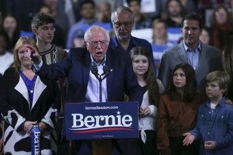 Bernie Sanders odstúpil zo súboja o prezidentskú kandidatúru demokratov