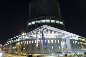 O odklad splátky v banke môže požiadať ktorýkoľvek dlžník