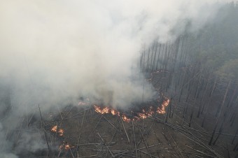 Ukrajinskí hasiči sa bojujú s rozšírením požiaru z Černobyľu do Bieloruska