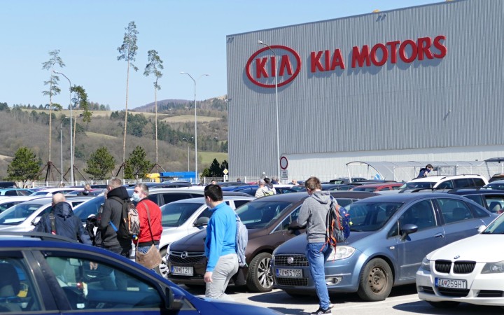 Čistý zisk automobilky Kia klesol v prvom štvrťroku takmer o 60 %