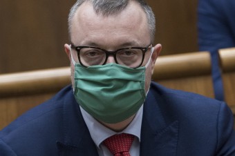 O pomoc štátu v čase koronakrízy sa uchádzajú už aj veľké firmy