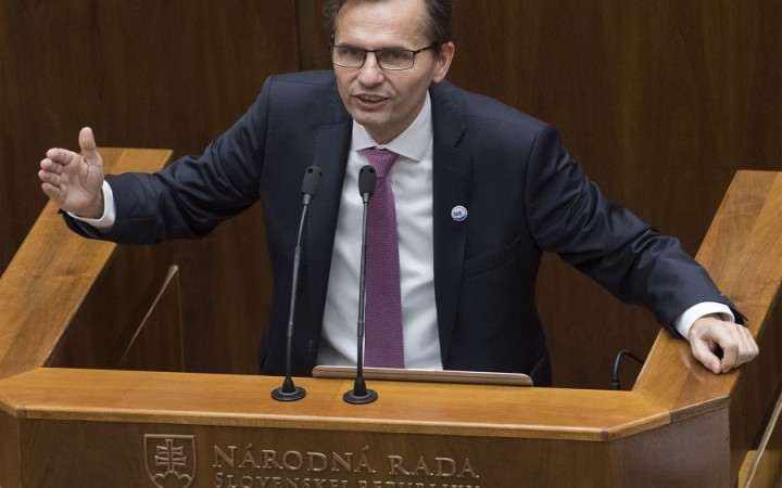 Exminister obrany Ľubomír Galko sa vracia do rezortu
