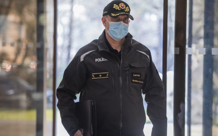 Policajnému prezidentovi sa nepozdáva rozhodnutie o odobratí šoféra
