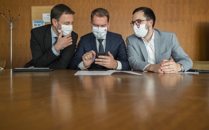 Občania by mohli namiesto štátnej karantény využiť mobilnú aplikáciu