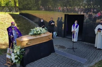 Arcibiskup Stanislav Zvolenský na cintoríne v Bratislave-Vrakuni pochoval zosnul