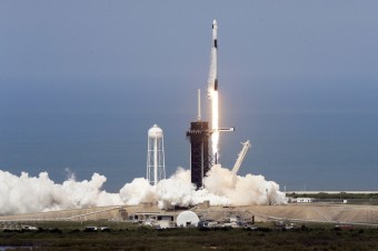Vesmírna loď Crew Dragon úspešne odštartovala k ISS