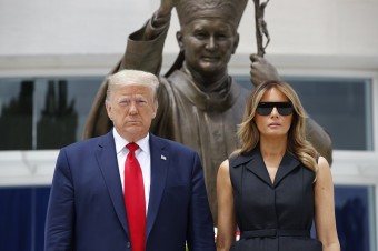 Trump začína strácať medzi bielymi katolíkmi. A čelí kritike pápeža
