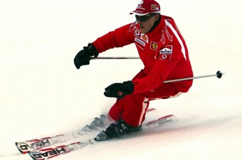 Schumacher absolvuje operáciu, pri ktorej mu aplikujú kmeňové bunky