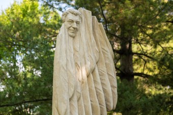 V Bratislave si pripomenuli nedožité 91. narodeniny Antona Srholca