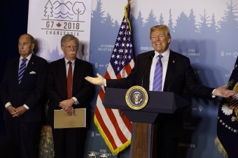 Trump varoval Boltona pred vydaním knihy o zákulisí Bieleho domu