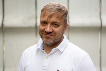 Otec má deťom ukázať, že ich mama je Kráľovná