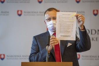 Okrem Krištúfkovej bakalárky je možným plagiátom aj diplomovka Borisa Kollára