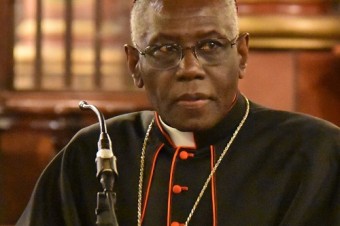 Kardinál Sarah: musíme napraviť nešváry v liturgii