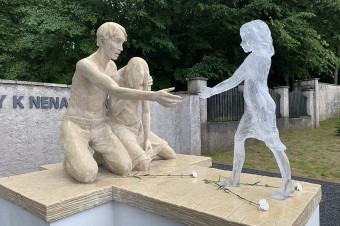 Na cintoríne vo Svidníku odhalili pamätník a hrob pre nenarodené deti