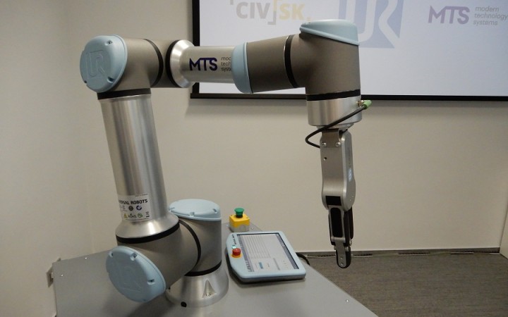 Korona urýchli robotizáciu, v priemysle môže byť nahradená tretina zamestnancov