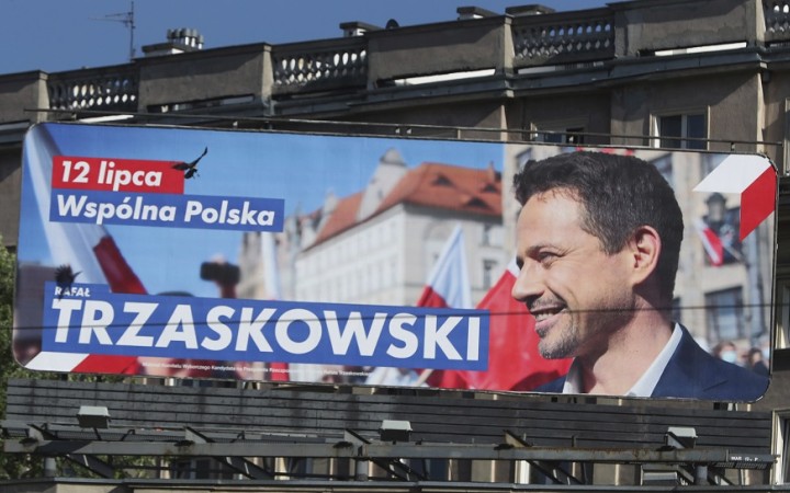 Prezidenta Dudu môže poraziť liberálny opozičný kandidát