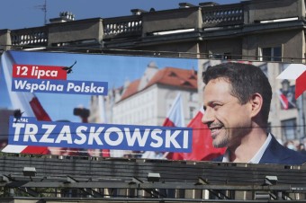 Prezidenta Dudu môže poraziť liberálny opozičný kandidát